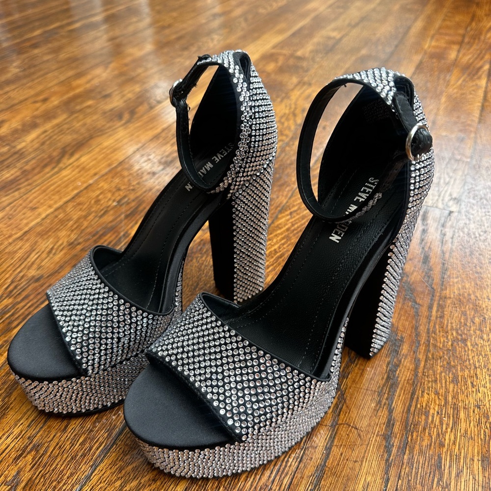 Steve Madden Glittering Black and Silver Heels